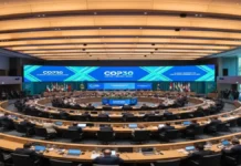 भारत ने COP30 के नतीजों का स्वागत किया, इक्विटी और क्लाइमेट जस्टिस पर अपनी प्रतिबद्धता दोहराई सीओपी30 जलवायु सम्मेलन के कॉन्फ्रेंस हॉल की पृष्ठभूमि"