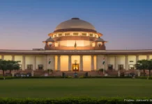 कक्षा 6 से 12 तक की छात्राओं को मुफ्त सैनेटरी पैड अनिवार्य, सुप्रीम कोर्ट का बड़ा आदेश भारत के सर्वोच्च न्यायालय की इमारत, जहां कक्षा 6 से 12 तक की छात्राओं को मुफ्त सैनेटरी पैड देने को लेकर बड़ा आदेश दिया गया